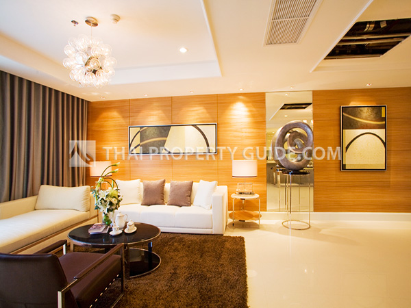 Condominium in Ploenchit 