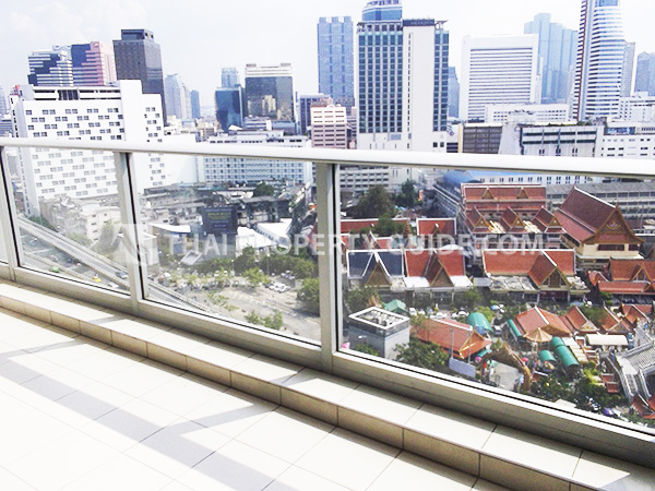 Condominium in Ploenchit 