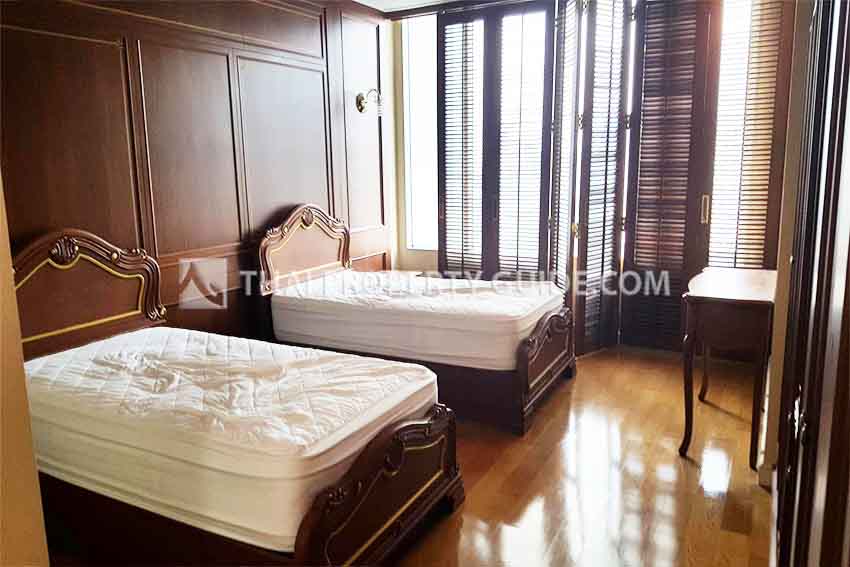 Condominium in Ploenchit 