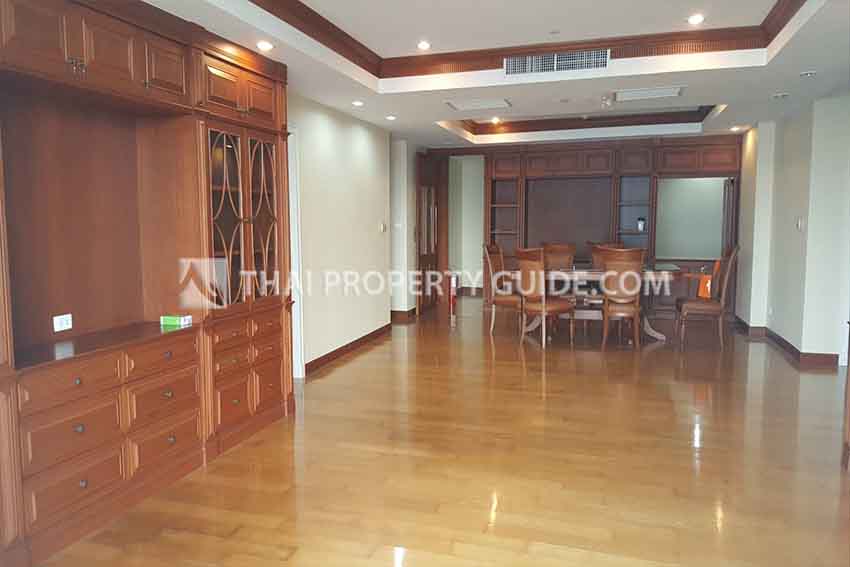 Condominium in Ploenchit 