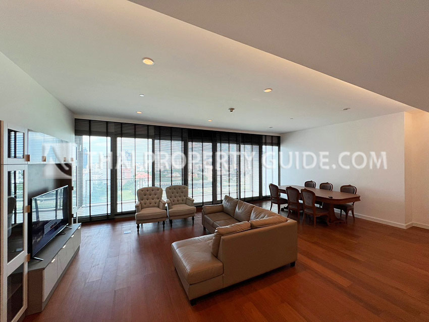 Condominium in Ploenchit