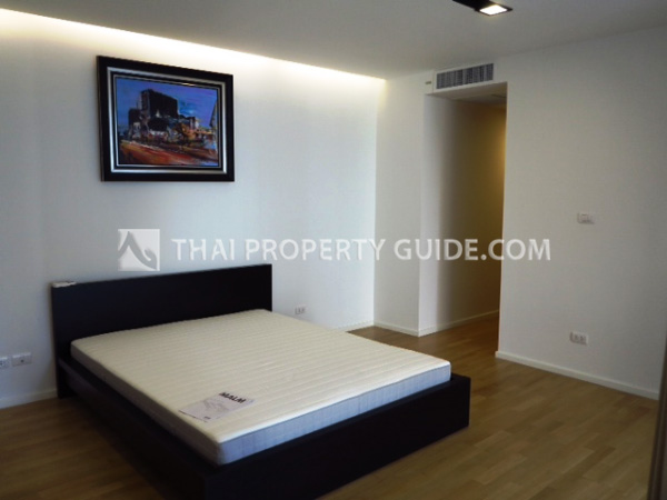 Condominium in Ploenchit 