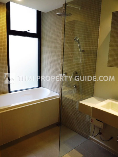 Condominium in Ploenchit 