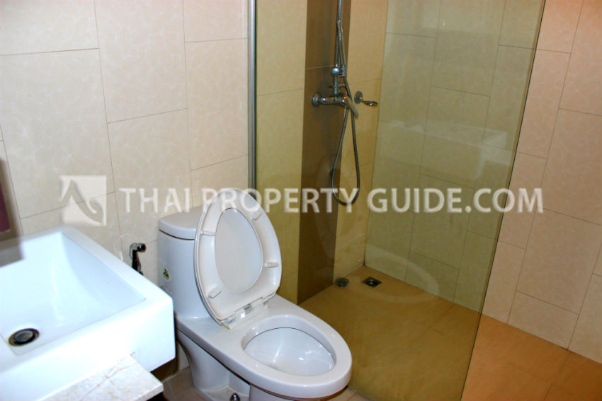 Condominium in Ploenchit 