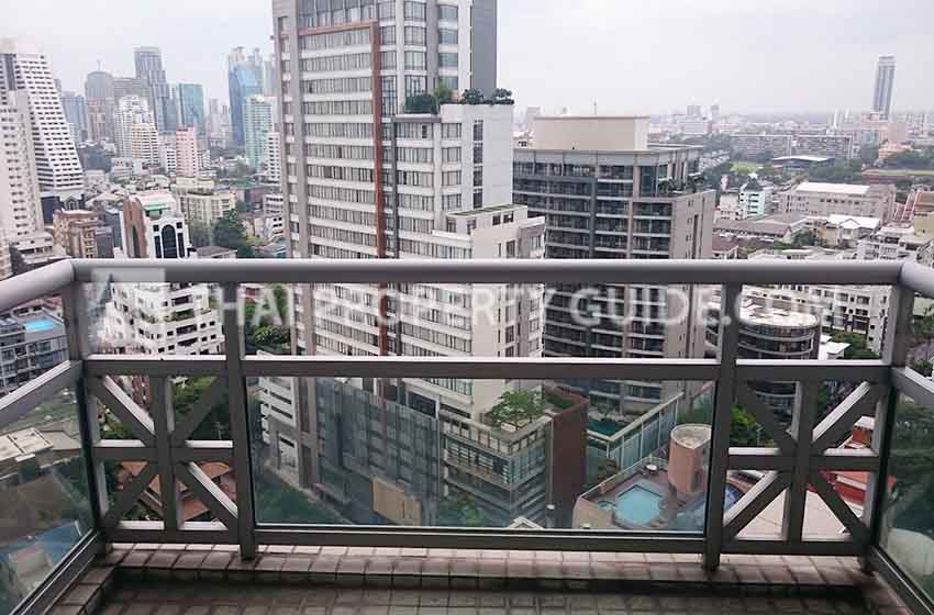 Condominium in Ploenchit 