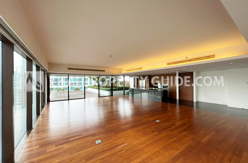 Condominium in Ploenchit : Hansar Rajdamri 