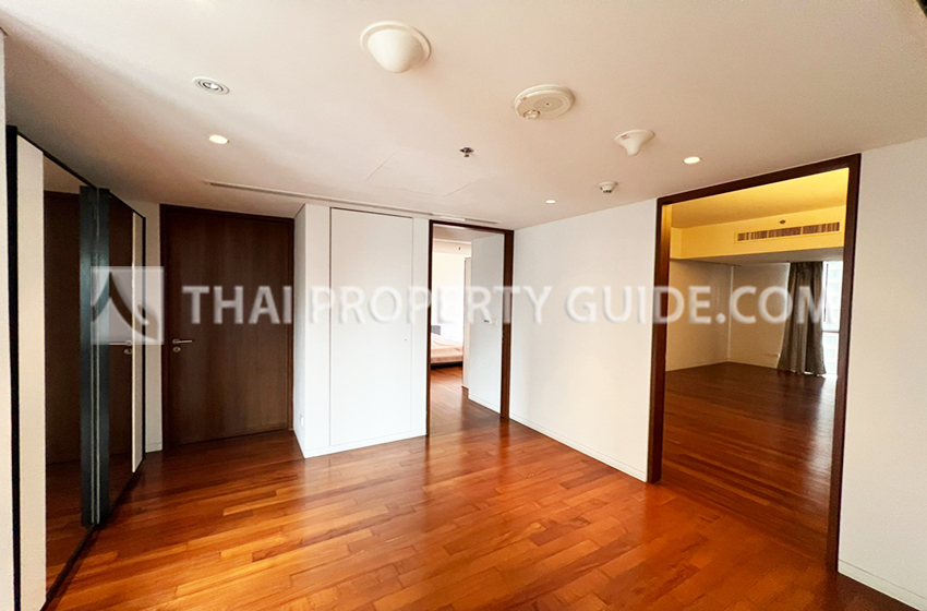Condominium in Ploenchit : Hansar Rajdamri 