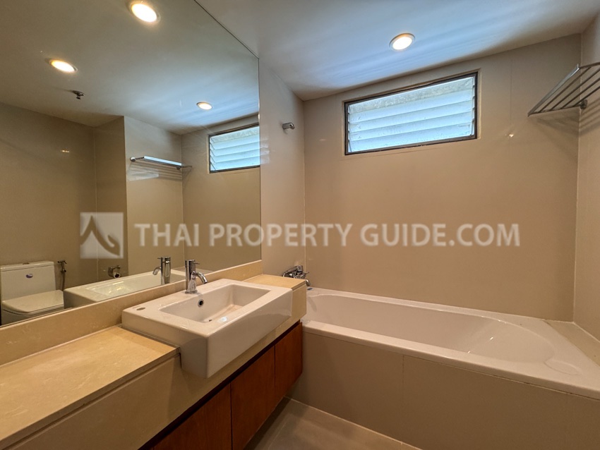 Condominium in Ploenchit 