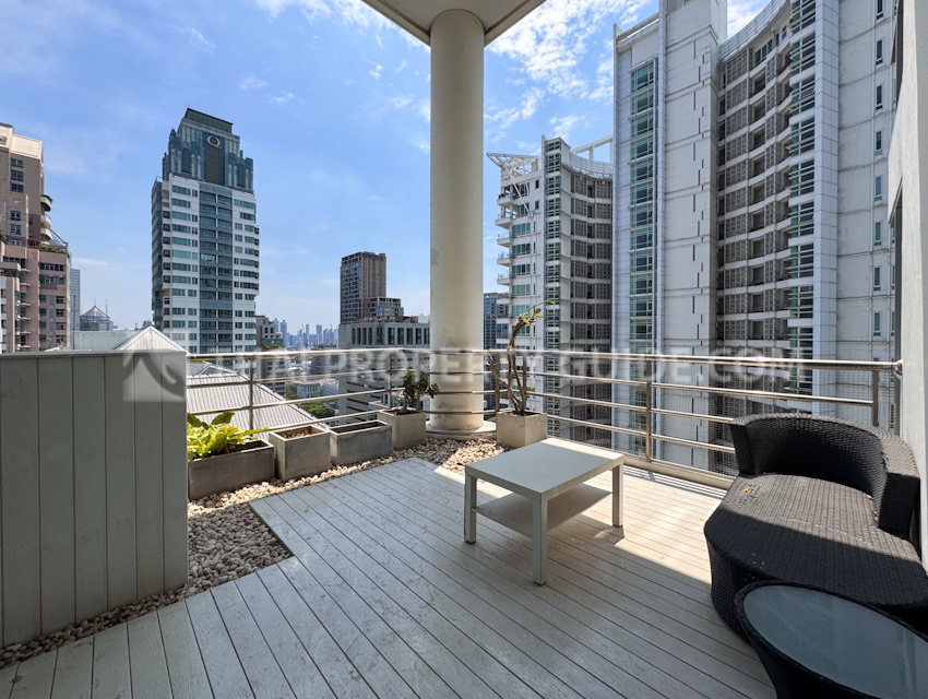 Condominium in Ploenchit 