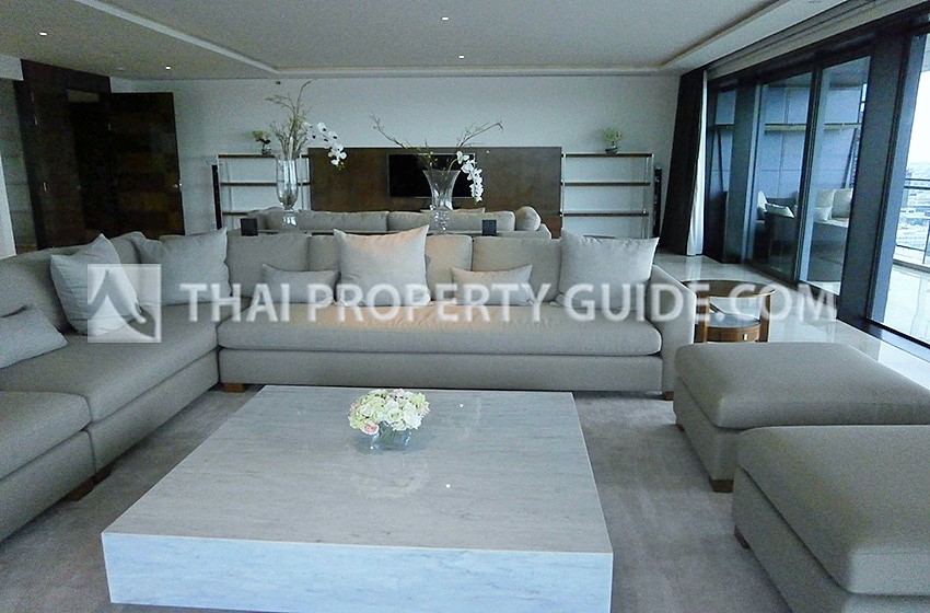 Condominium in Ploenchit 