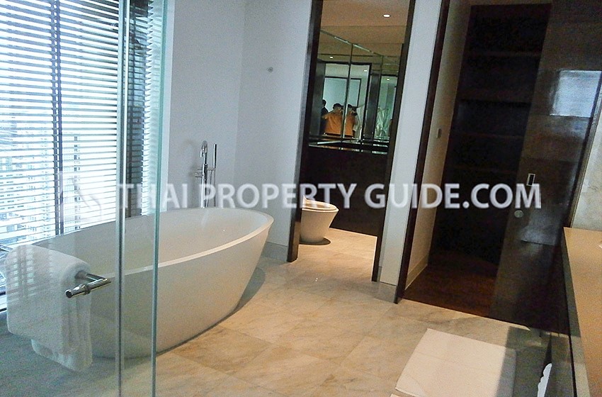 Condominium in Ploenchit 