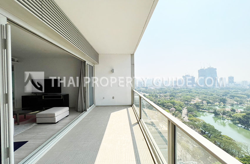 Condominium in Ploenchit 