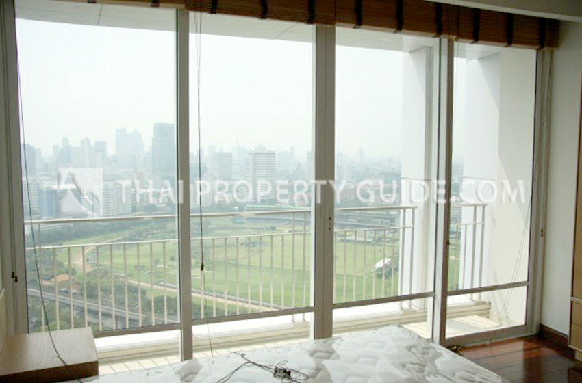 Condominium in Ploenchit 