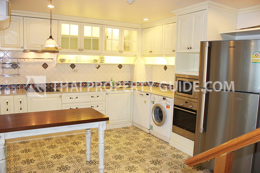 Condominium in Ploenchit 