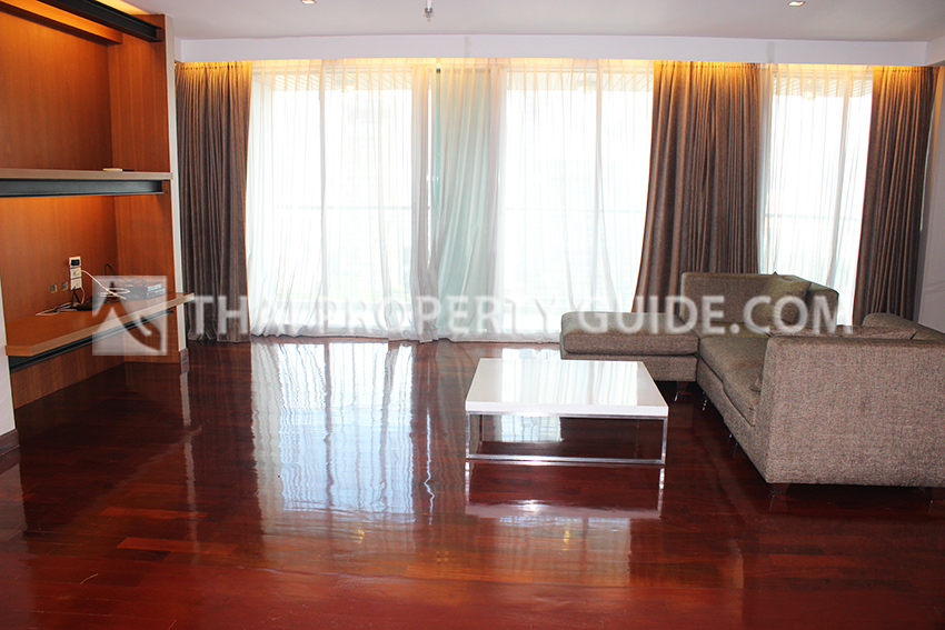 Condominium in Ploenchit