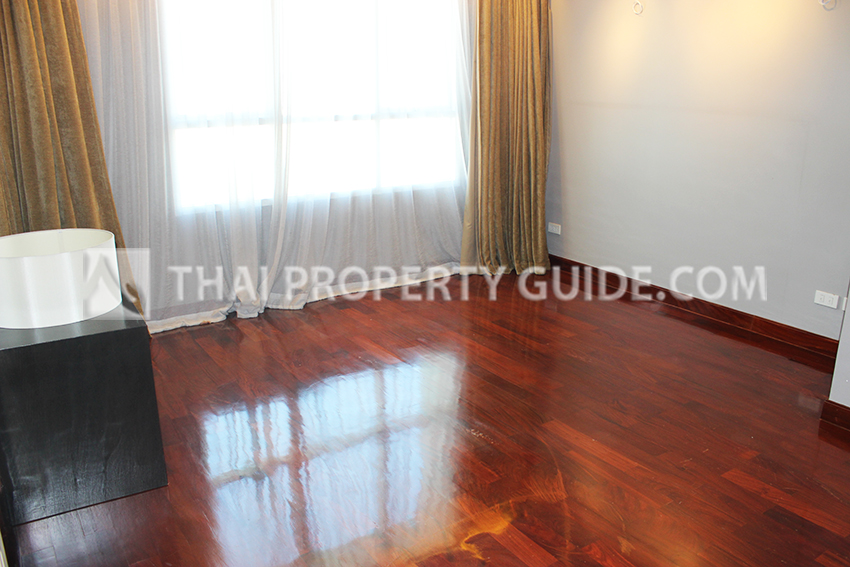 Condominium in Ploenchit 
