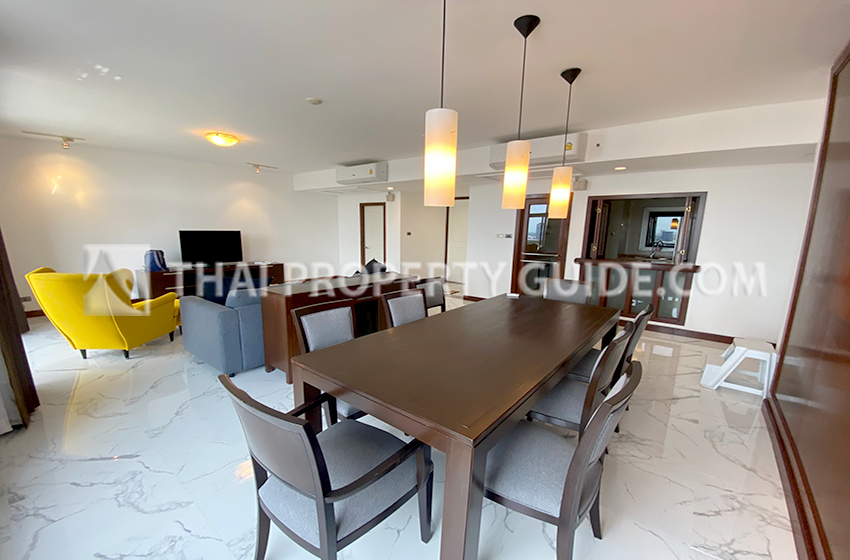 Condominium in Ploenchit 