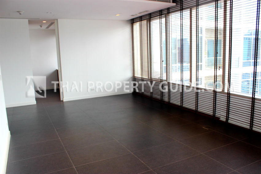 Condominium in Ploenchit 