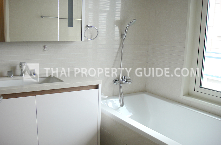 Condominium in Ploenchit 