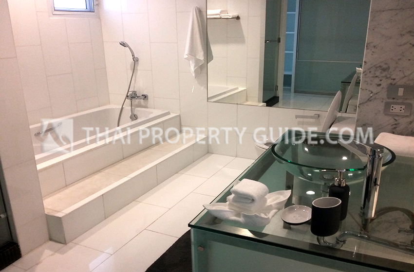 Condominium in Ploenchit 