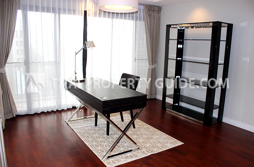 Condominium in Ploenchit 