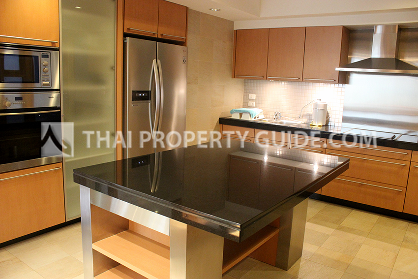 Condominium in Ploenchit 