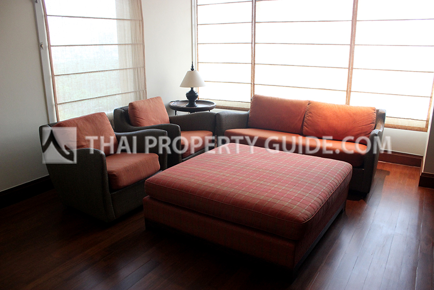 Condominium in Ploenchit 