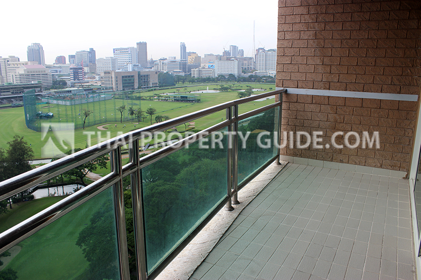 Condominium in Ploenchit 