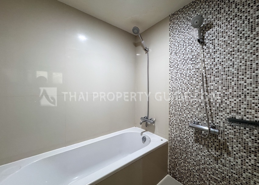 Condominium in Ploenchit 
