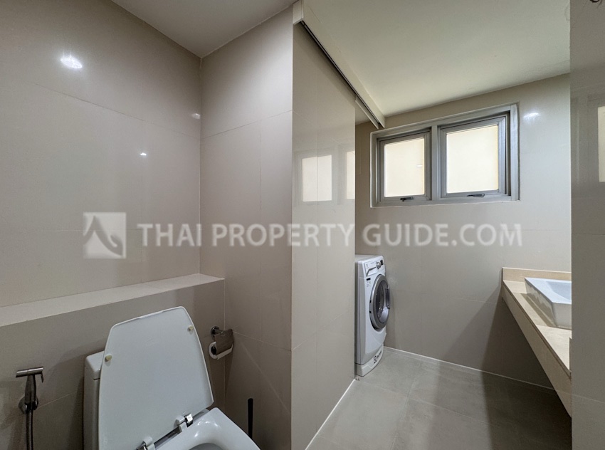 Condominium in Ploenchit 