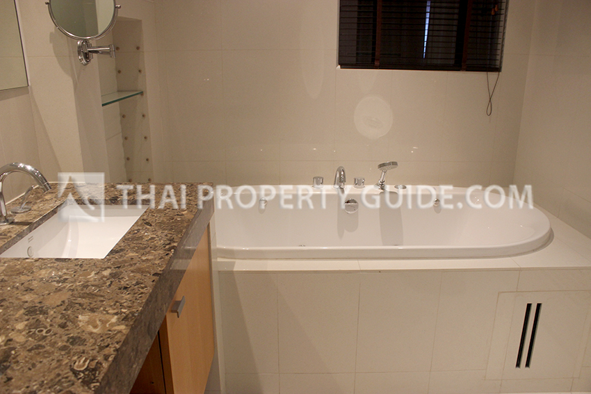 Condominium in Ploenchit : Athenee Residence 