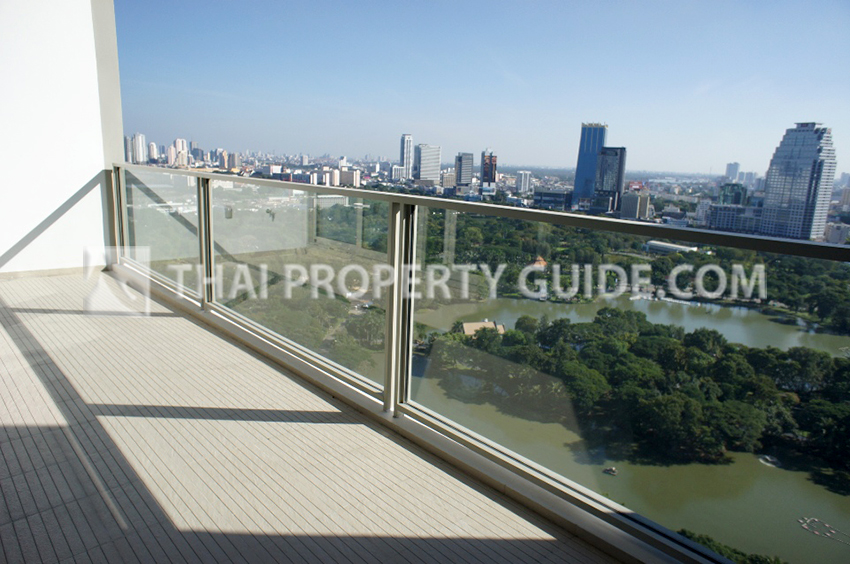 Condominium in Ploenchit 