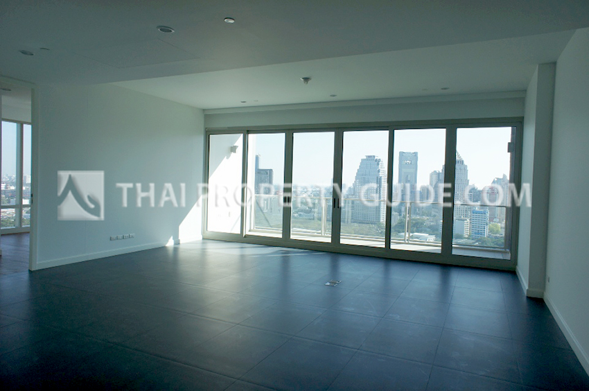 Condominium in Ploenchit 