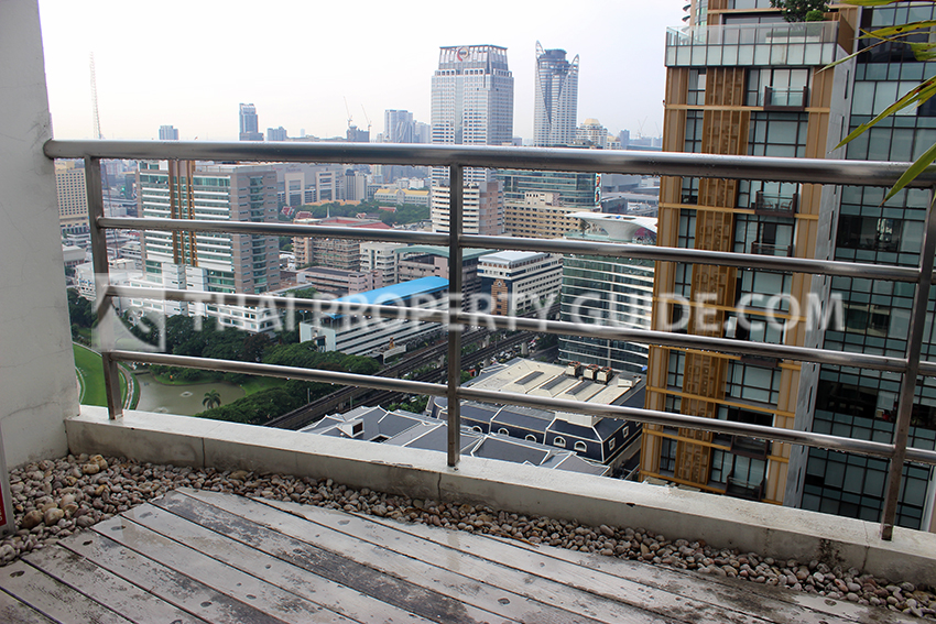 Condominium in Ploenchit 