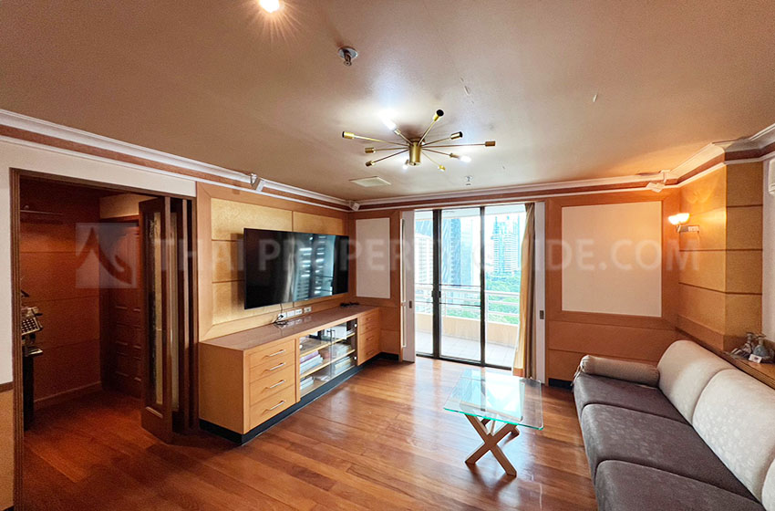 Condominium in Ploenchit 