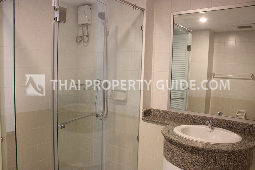 Condominium in Ploenchit 