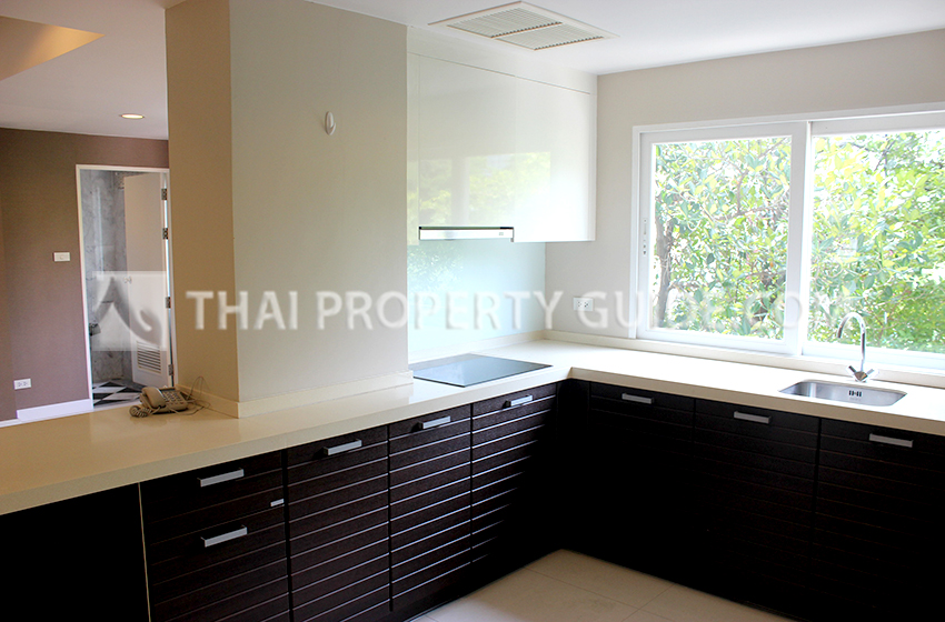 Condominium in Ploenchit 
