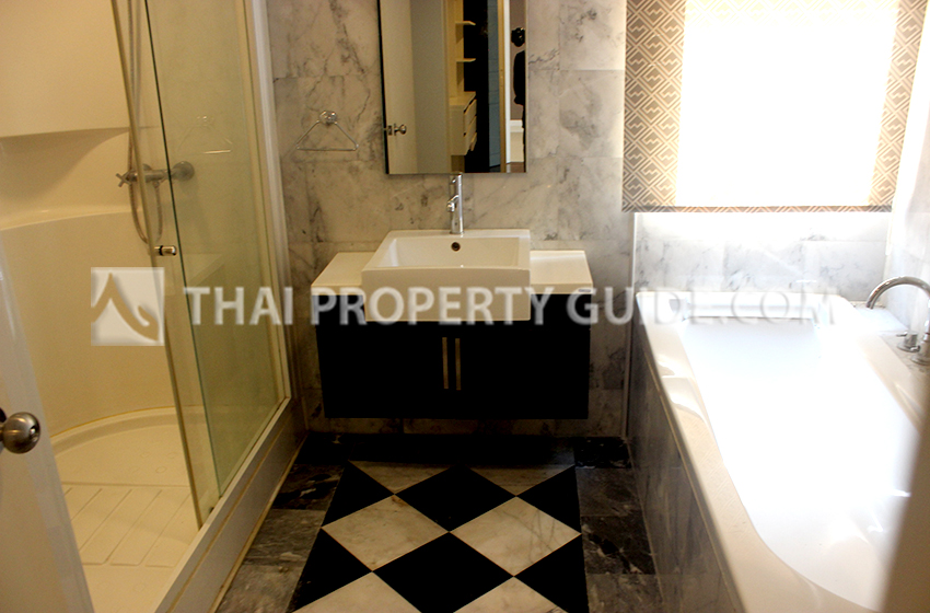 Condominium in Ploenchit 