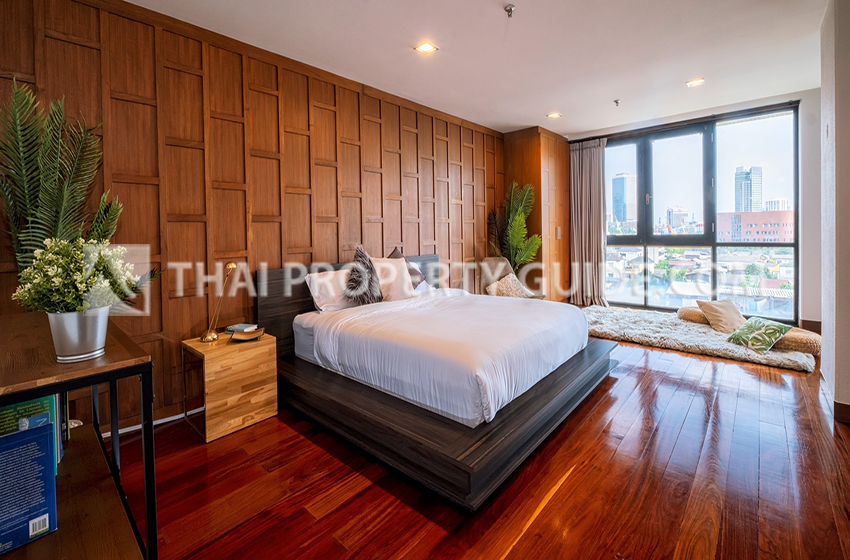 Condominium in Ploenchit 