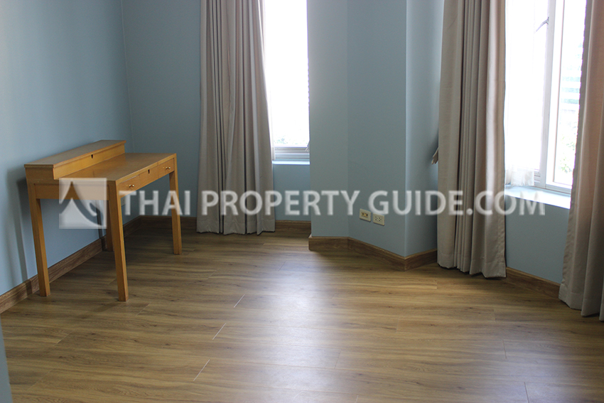Condominium in Ploenchit 