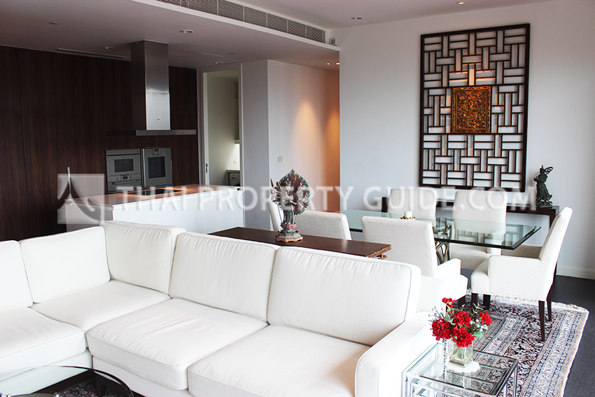 Condominium in Ploenchit