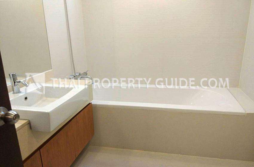 Condominium in Ploenchit 