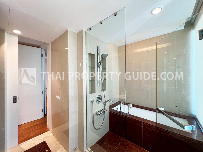 Condominium in Ploenchit 