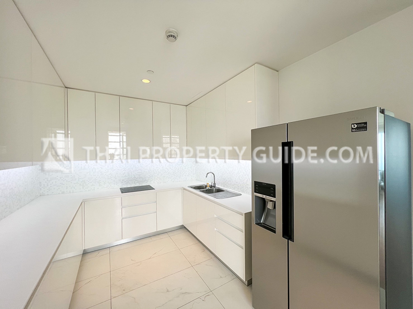 Condominium in Ploenchit 