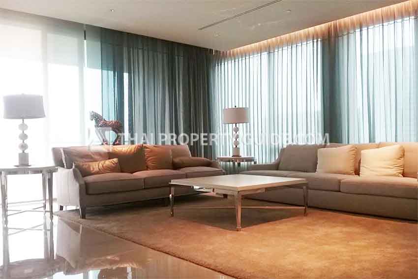 Condominium in Ploenchit