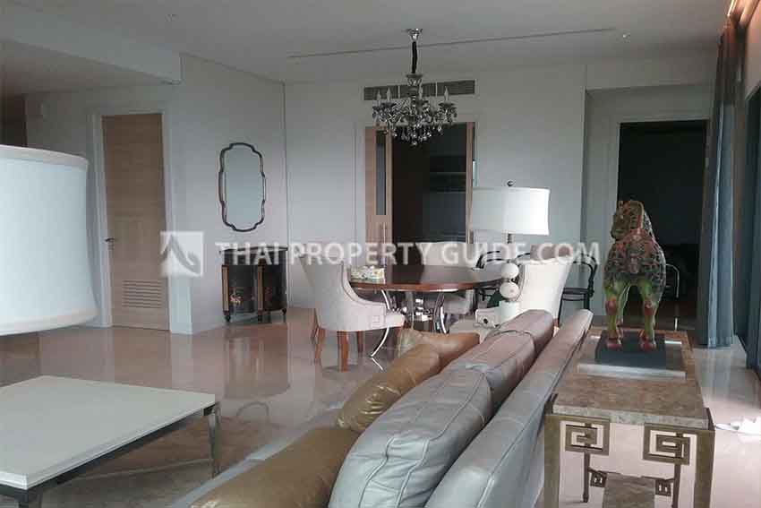 Condominium in Ploenchit 