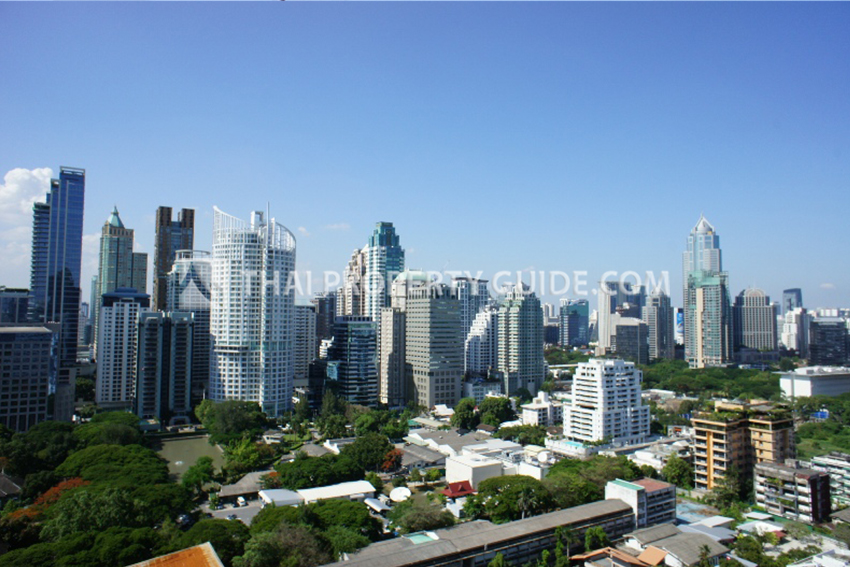 Condominium in Ploenchit 