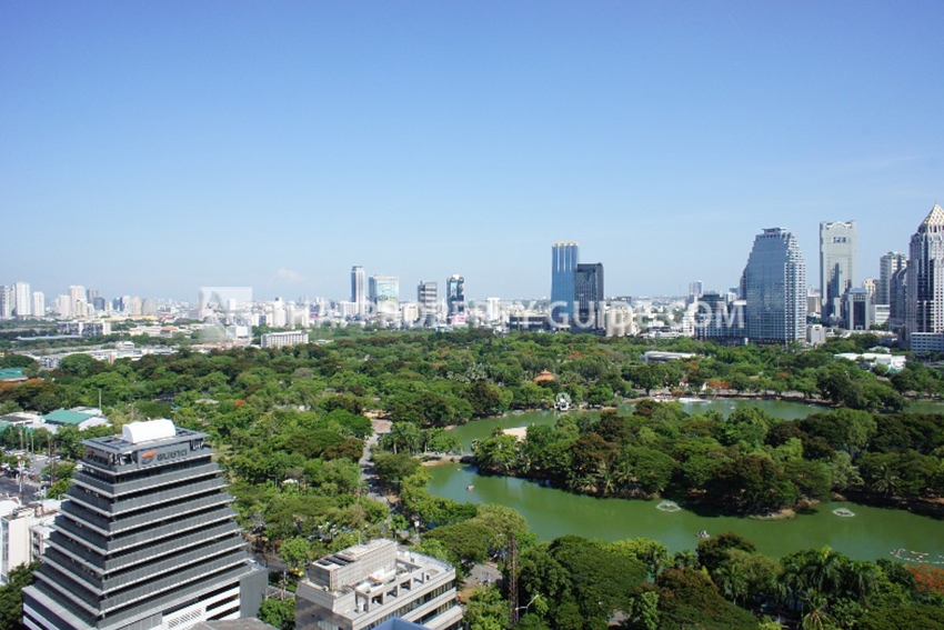 Condominium in Ploenchit 