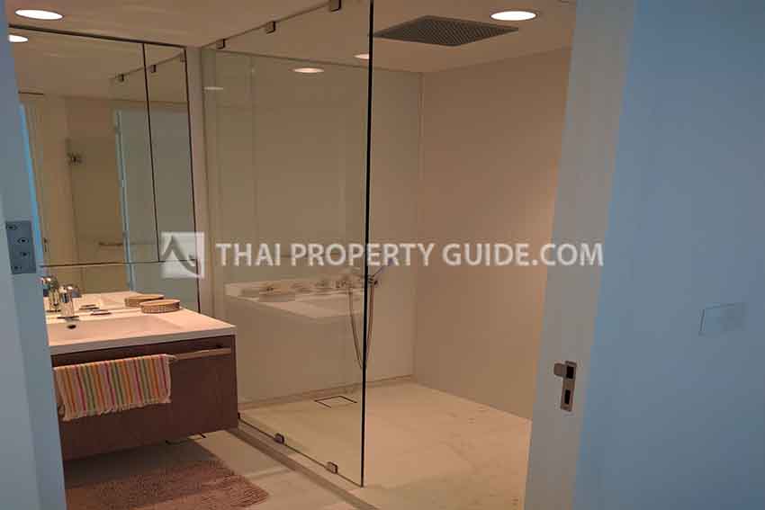 Condominium in Ploenchit 