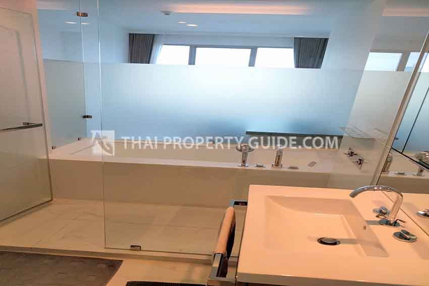 Condominium in Ploenchit 
